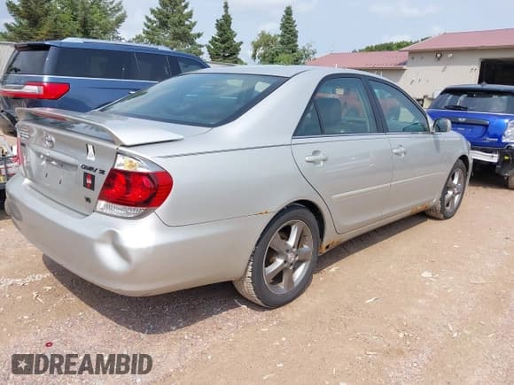 ✅ 2005 Toyota Camry SE • VIN: 4T1BA32KX5U508848 • Lot: 42973591. Listed on IAAI with 198,580 mi. Free auction sales archive from the USA and detailed vehicle history report at DreamBid. Image 4.