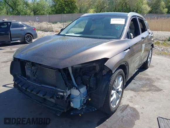 ✅ 2019 Infiniti QX50 Essential • VIN: 3PCAJ5M3XKF107256 • Lot: 42184053. Wystawiony na IAAI z przebiegiem 103 207 mil. Bezpłatny archiwum sprzedaży aukcyjnych z USA i szczegółowy raport historii pojazdu na DreamBid. Zdjęcie 6.