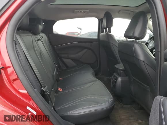 ✅ 2023 Ford Mustang Mach-E Premium • VIN: 3FMTK3SU0PMA67547 • Lot: 84292205. Wystawiony na Copart z przebiegiem 13 684 mil. Bezpłatny archiwum sprzedaży aukcyjnych z USA i szczegółowy raport historii pojazdu na DreamBid. Zdjęcie 11.