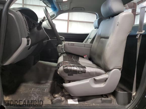 ✅ 2010 Toyota Tundra • VIN: 5TFLU5F18AX021587 • Lot: 71822874. Listed on Copart with 122,093 mi. Free auction sales archive from the USA and detailed vehicle history report at DreamBid. Image 7.