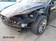 ✅ 2016 Tesla Model X 70D • VIN: 5YJXCAE25GF004272 • Lot: 43752023. Wystawiony na IAAI z przebiegiem 88 747 mil. Bezpłatny archiwum sprzedaży aukcyjnych z USA i szczegółowy raport historii pojazdu na DreamBid. Zdjęcie 6.