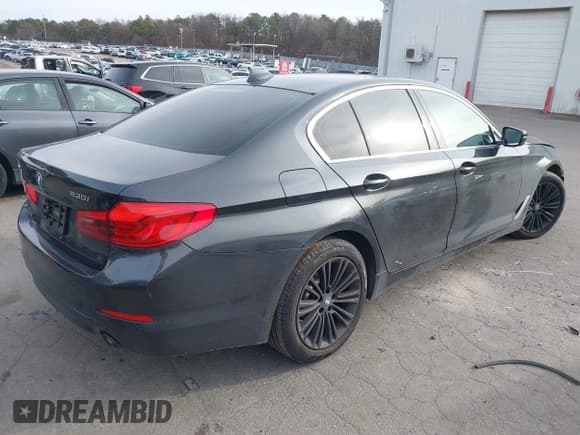 ✅ 2019 BMW 5 Series 530i xDrive • VIN: WBAJA7C56KWW06871 • Лот: 43822697. Опубликован ранее на IAAI с пробегом 76 091 миль. Бесплатный доступ к архиву аукционных продаж из США и подробный отчёт об истории автомобиля на DreamBid. Изображение 4.