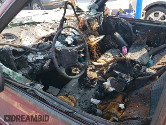 ✅ 2002 Chevrolet Blazer LS • VIN: 1GNDT13W22K102509 • Lot: 63649714. Wystawiony na Copart z przebiegiem Nie podano. Bezpłatny archiwum sprzedaży aukcyjnych z USA i szczegółowy raport historii pojazdu na DreamBid. Zdjęcie 8.