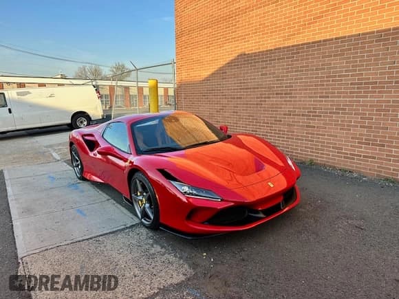 ✅ 2021 Ferrari F8 • VIN: ZFF93LMA2M0264413 • Lot: 54799515. Wystawiony na Copart z przebiegiem 1 205 mil. Bezpłatny archiwum sprzedaży aukcyjnych z USA i szczegółowy raport historii pojazdu na DreamBid. Zdjęcie 1.