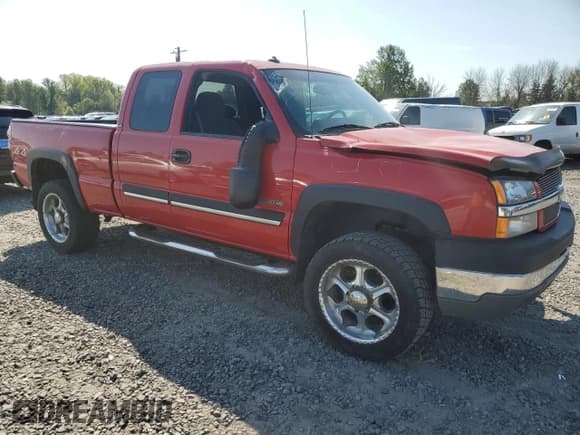 ✅ 2003 Chevrolet Silverado 2500HD LS • VIN: 1GCHK29G33E239431 • Lot: 54383905. Wystawiony na Copart z przebiegiem 71 232 mil. Bezpłatny archiwum sprzedaży aukcyjnych z USA i szczegółowy raport historii pojazdu na DreamBid. Zdjęcie 4.