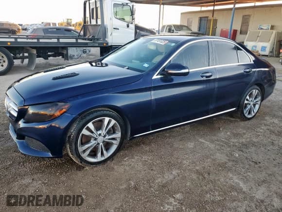✅ 2015 Mercedes-Benz C 300 • VIN: 55SWF4JBXFU053670 • Lot: 87491025. Wystawiony na Copart z przebiegiem 109 968 mil. Bezpłatny archiwum sprzedaży aukcyjnych z USA i szczegółowy raport historii pojazdu na DreamBid. Zdjęcie 1.