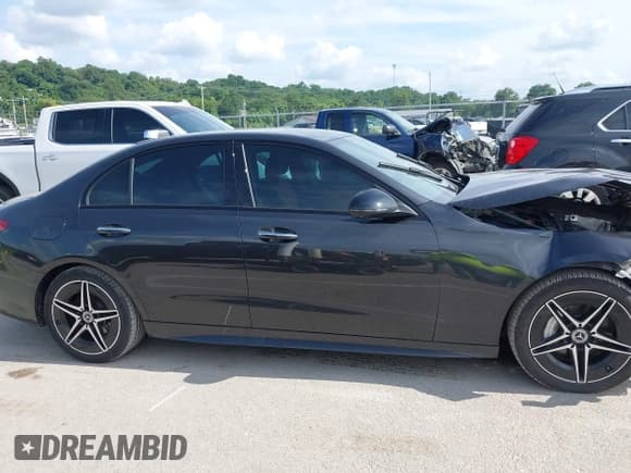✅ 2023 Mercedes-Benz C 300 • VIN: W1KAF4HB6PR151162 • Lot: 42519054. Wystawiony na IAAI z przebiegiem 24 163 mil. Bezpłatny archiwum sprzedaży aukcyjnych z USA i szczegółowy raport historii pojazdu na DreamBid. Zdjęcie 13.