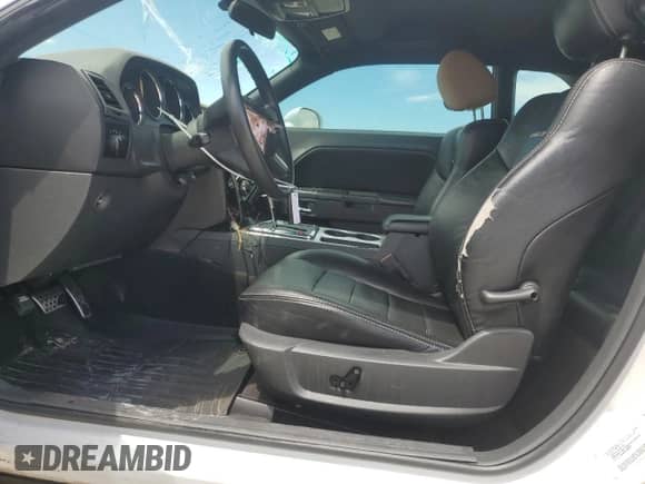 2010 Dodge Challenger SE z VIN 2B3CJ4DV1AH321342, wystawiony jako Copart lot #67499744 z przebiegiem 129 834 mil mil oraz Szkoda całkowita • Salvage title. Historia ofert i sprzedaży dostępna na DreamBid. Obrazek 7.