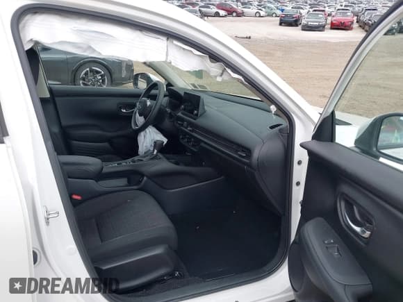 ✅ 2024 Honda HR-V LX • VIN: 3CZRZ2H33RM773928 • Lot: 43034219. Listed on IAAI with 17,076 mi. Free auction sales archive from the USA and detailed vehicle history report at DreamBid. Image 5.