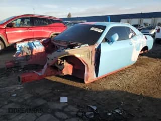 ✅ 2015 Dodge Challenger R/T Scat Pack Shaker • VIN: 2C3CDZFJ3FH707589 • Lot: 92812915. Wystawiony na Copart z przebiegiem Nie podano. Bezpłatny archiwum sprzedaży aukcyjnych z USA i szczegółowy raport historii pojazdu na DreamBid. Zdjęcie 1.