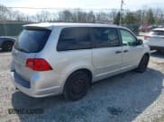 ✅ 2010 Volkswagen Routan S • VIN: 2V4RW4D18AR407108 • Лот: 41776057. Опубликован ранее на IAAI с пробегом 230 328 миль. Бесплатный доступ к архиву аукционных продаж из США и подробный отчёт об истории автомобиля на DreamBid. Изображение 4.