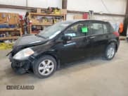 ✅ 2008 Nissan Versa SL • VIN: 3N1BC13E28L350891 • Лот: 66482355. Опубликован ранее на Copart с пробегом 182 409 миль. Бесплатный доступ к архиву аукционных продаж из США и подробный отчёт об истории автомобиля на DreamBid. Изображение 1.