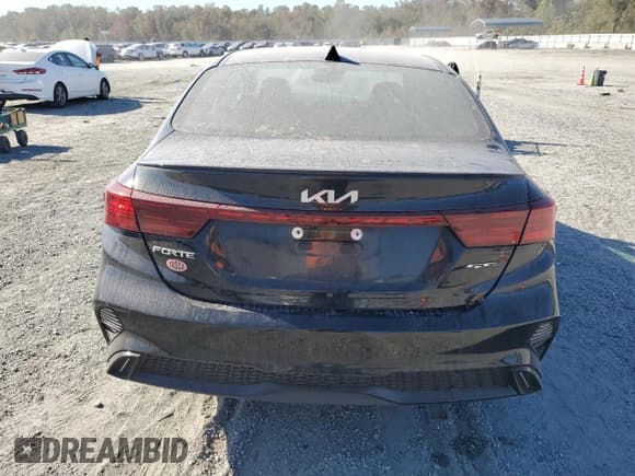 ✅ 2023 Kia Forte GT-Line • VIN: 3KPF54AD0PE532452 • Lot: 86885385. Wystawiony na Copart z przebiegiem 45 069 mil. Bezpłatny archiwum sprzedaży aukcyjnych z USA i szczegółowy raport historii pojazdu na DreamBid. Zdjęcie 6.