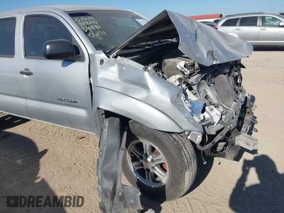 ✅ 2010 Toyota Tacoma PreRunner • VIN: 3TMJU4GN7AM106171 • Lot: 43634135. Listed on IAAI with 321,685 mi. Free auction sales archive from the USA and detailed vehicle history report at DreamBid. Image 18.