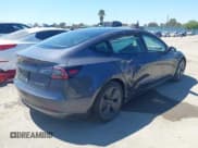 ✅ 2023 Tesla Model 3 Long Range • VIN: 5YJ3E1EB4PF670970 • Lot: 39227851. Wystawiony na IAAI z przebiegiem 16 904 mil. Bezpłatny archiwum sprzedaży aukcyjnych z USA i szczegółowy raport historii pojazdu na DreamBid. Zdjęcie 4.