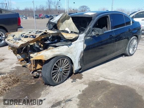 ✅ 2013 BMW 3 Series 328i xDrive • VIN: WBA3B5C54DF595768 • Lot: 41856610. Listed on IAAI with Not provided. Free auction sales archive from the USA and detailed vehicle history report at DreamBid. Image 2.