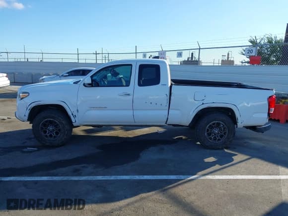 ✅ 2017 Toyota Tacoma TRD Off Road • VIN: 5TFSZ5AN5HX077438 • Lot: 43644662. Listed on IAAI with 148,795 mi. Free auction sales archive from the USA and detailed vehicle history report at DreamBid. Image 14.