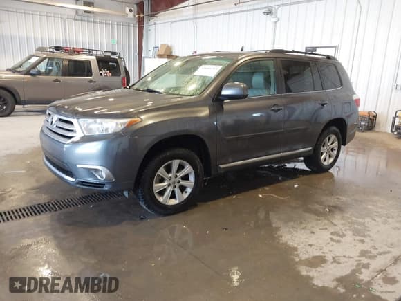 ✅ 2012 Toyota Highlander • VIN: 5TDBK3EH7CS097895 • Лот: 43695219. Опубликован ранее на IAAI с пробегом 148 916 миль. Бесплатный доступ к архиву аукционных продаж из США и подробный отчёт об истории автомобиля на DreamBid. Изображение 17.