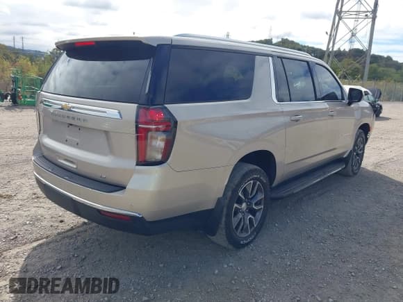 ✅ 2021 Chevrolet Suburban LT • VIN: 1GNSKCKD6MR488612 • Lot: 43438390. Listed on IAAI with 106,500 mi. Free auction sales archive from the USA and detailed vehicle history report at DreamBid. Image 4.