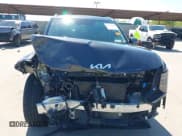 ✅ 2024 Kia EV9 Wind • VIN: KNDAFFS57R6033697 • Lot: 43137239. Wystawiony na IAAI z przebiegiem 20 351 mil. Bezpłatny archiwum sprzedaży aukcyjnych z USA i szczegółowy raport historii pojazdu na DreamBid. Zdjęcie 6.