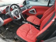 ✅ 2009 Smart fortwo Pure • VIN: WMEEJ31X19K250107 • Lot: 71576014. Wystawiony na Copart z przebiegiem 93 792 mil. Bezpłatny archiwum sprzedaży aukcyjnych z USA i szczegółowy raport historii pojazdu na DreamBid. Zdjęcie 8.