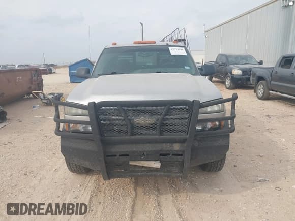 ✅ 2005 Chevrolet Silverado 2500HD LS • VIN: 1GCHK23275F915180 • Lot: 43714299. Wystawiony na IAAI z przebiegiem 135 346 mil. Bezpłatny archiwum sprzedaży aukcyjnych z USA i szczegółowy raport historii pojazdu na DreamBid. Zdjęcie 12.