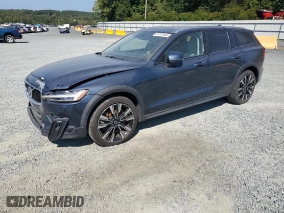 ✅ 2022 Volvo V60 • VIN: YV4102WK0N2091854 • Lot: 66373185. Wystawiony na Copart z przebiegiem 23 962 mil. Bezpłatny archiwum sprzedaży aukcyjnych z USA i szczegółowy raport historii pojazdu na DreamBid. Zdjęcie 1.