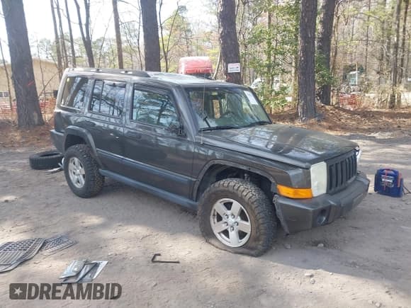 ✅ 2006 Jeep Commander • VIN: 1J8HG48K36C342666 • Lot: 41908526. Wystawiony na IAAI z przebiegiem 199 163 mil. Bezpłatny archiwum sprzedaży aukcyjnych z USA i szczegółowy raport historii pojazdu na DreamBid. Zdjęcie 1.
