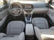 ✅ 2018 Hyundai Elantra SE • VIN: 5NPD74LF9JH393294 • Lot: 91358215. Wystawiony na Copart z przebiegiem 82 251 mil. Bezpłatny archiwum sprzedaży aukcyjnych z USA i szczegółowy raport historii pojazdu na DreamBid. Zdjęcie 8.