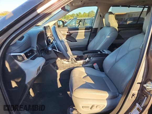 ✅ 2022 Toyota Highlander Limited • VIN: 5TDYZRAH3NS541758 • Лот: 82536175. Опубликован ранее на Copart с пробегом 39 932 миль. Бесплатный доступ к архиву аукционных продаж из США и подробный отчёт об истории автомобиля на DreamBid. Изображение 7.