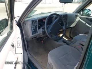 ✅ 1996 Chevrolet Blazer • VIN: 1GNDT13W0T2182667 • Lot: 41931834. Wystawiony na IAAI z przebiegiem 94 005 mil. Bezpłatny archiwum sprzedaży aukcyjnych z USA i szczegółowy raport historii pojazdu na DreamBid. Zdjęcie 5.