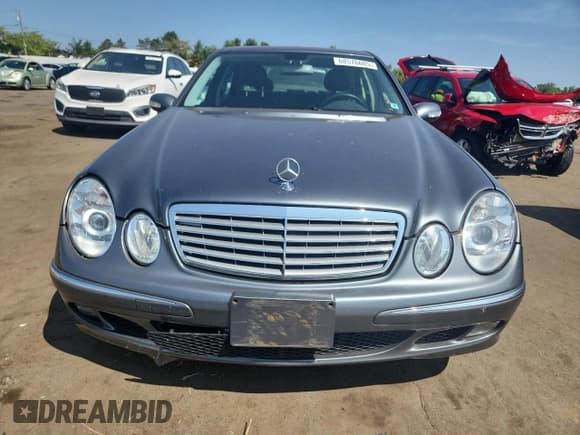 ✅ 2005 Mercedes-Benz E 500 • VIN: WDBUF83J55X184805 • Lot: 68576605. Wystawiony na Copart z przebiegiem 142 834 mil. Bezpłatny archiwum sprzedaży aukcyjnych z USA i szczegółowy raport historii pojazdu na DreamBid. Zdjęcie 5.