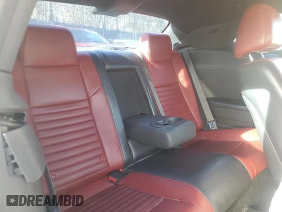 ✅ 2014 Dodge Challenger R/T 100th Anniversary Appearance • VIN: 2C3CDYBT3EH197017 • Lot: 80294124. Wystawiony na Copart z przebiegiem Nie podano. Bezpłatny archiwum sprzedaży aukcyjnych z USA i szczegółowy raport historii pojazdu na DreamBid. Zdjęcie 10.