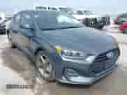 ✅ 2019 Hyundai Veloster 2.0 • VIN: KMHTG6AF1KU017847 • Лот: 41915938. Размещён на IAAI с пробегом 93 914 миль миль. Получите бесплатный доступ к архиву аукционных продаж из США и посмотрите подробный отчёт об истории автомобиля на DreamBid. Изображение 1.