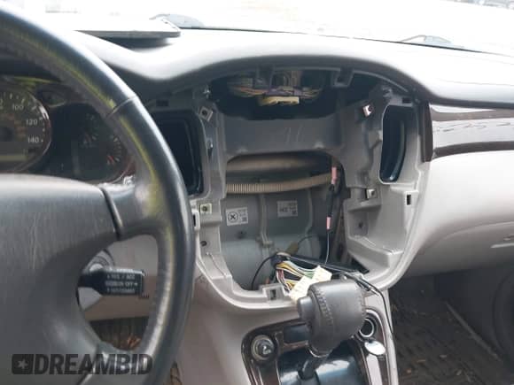 2001 Toyota Highlander с VIN JTEHF21A810010406, выставлен на аукционе IAAI как лот 43284633 с пробегом 133 098 миль миль и . История ставок и продаж доступна на DreamBid. Изображение 12.