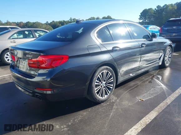 ✅ 2018 BMW 5 Series 530i xDrive • VIN: WBAJA7C55JWA72764 • Лот: 43375739. Опубликован ранее на IAAI с пробегом 108 821 миль. Бесплатный доступ к архиву аукционных продаж из США и подробный отчёт об истории автомобиля на DreamBid. Изображение 4.