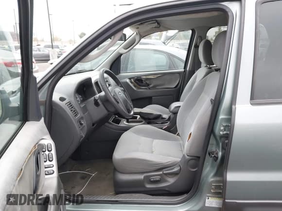 ✅ 2006 Ford Escape XLT • VIN: 1FMCU03126KA46105 • Lot: 43615175. Wystawiony na IAAI z przebiegiem 109 110 mil. Bezpłatny archiwum sprzedaży aukcyjnych z USA i szczegółowy raport historii pojazdu na DreamBid. Zdjęcie 5.