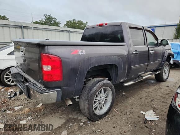 ✅ 2010 Chevrolet Silverado 1500 LT • VIN: 3GCRKSE39AG166370 • Lot: 81384015. Listed on Copart with 178,647 mi. Free auction sales archive from the USA and detailed vehicle history report at DreamBid. Image 3.