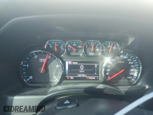 ✅ 2015 Chevrolet Silverado 2500HD LT • VIN: 1GC1CVE81FF100234 • Lot: 82527324. Wystawiony na Copart z przebiegiem 195 796 mil. Bezpłatny archiwum sprzedaży aukcyjnych z USA i szczegółowy raport historii pojazdu na DreamBid. Zdjęcie 9.