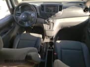 ✅ 2015 Nissan NV200 SV • VIN: 3N6CM0KN7FK735163 • Lot: 71510765. Wystawiony na Copart z przebiegiem 239 556 mil. Bezpłatny archiwum sprzedaży aukcyjnych z USA i szczegółowy raport historii pojazdu na DreamBid. Zdjęcie 8.