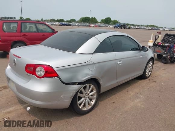 ✅ 2011 Volkswagen Eos Komfort • VIN: WVWBA7AH2BV000560 • Лот: 42392142. Опубликован ранее на IAAI с пробегом 145 879 миль. Бесплатный доступ к архиву аукционных продаж из США и подробный отчёт об истории автомобиля на DreamBid. Изображение 4.