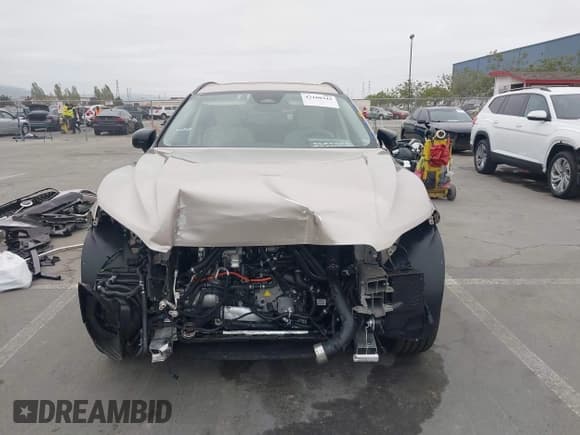 ✅ 2025 Volvo XC60 Plus • VIN: YV4H60RC7S1068305 • Lot: 42100343. Listed on IAAI with 1,870 mi. Free auction sales archive from the USA and detailed vehicle history report at DreamBid. Image 13.