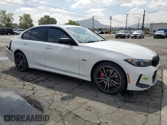 ✅ 2023 BMW 3 Series 330e • VIN: 3MW39FF05P8D05889 • Лот: 54780845. Опубликован ранее на Copart с пробегом 42 773 миль. Бесплатный доступ к архиву аукционных продаж из США и подробный отчёт об истории автомобиля на DreamBid. Изображение 4.