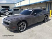 ✅ 2020 Dodge Challenger R/T • VIN: 2C3CDZBTXLH125217 • Lot: 61269614. Wystawiony na Copart z przebiegiem 75 317 mil. Bezpłatny archiwum sprzedaży aukcyjnych z USA i szczegółowy raport historii pojazdu na DreamBid. Zdjęcie 1.