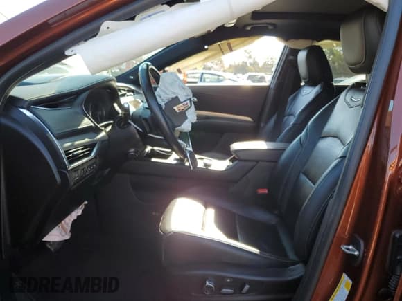 ✅ 2019 Cadillac XT4 FWD Premium Luxury • VIN: 1GYFZCR46KF116742 • Лот: 82551585. Опубликован ранее на Copart с пробегом 32 619 миль. Бесплатный доступ к архиву аукционных продаж из США и подробный отчёт об истории автомобиля на DreamBid. Изображение 7.