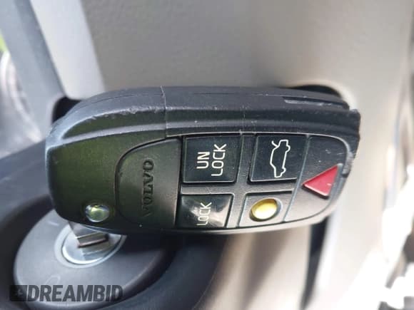 ✅ 2004 Volvo V70 XC Cross Country • VIN: YV1SZ59H241140095 • Lot: 43687381. Listed on IAAI with 182,258 mi. Free auction sales archive from the USA and detailed vehicle history report at DreamBid. Image 11.