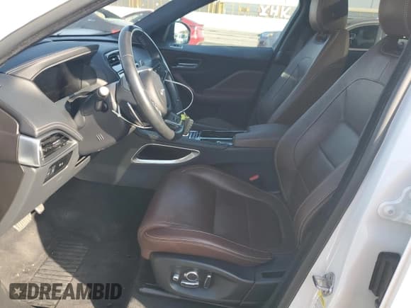 ✅ 2019 Jaguar F-Pace S • VIN: SADCM2FV5KA610008 • Lot: 81825285. Wystawiony na Copart z przebiegiem 68 479 mil. Bezpłatny archiwum sprzedaży aukcyjnych z USA i szczegółowy raport historii pojazdu na DreamBid. Zdjęcie 7.