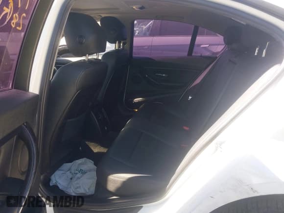 ✅ 2015 BMW 3 Series 328d • VIN: WBA3D3C53FK157607 • Lot: 42853392. Wystawiony na IAAI z przebiegiem 124 391 mil. Bezpłatny archiwum sprzedaży aukcyjnych z USA i szczegółowy raport historii pojazdu na DreamBid. Zdjęcie 8.