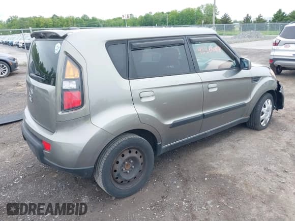 ✅ 2010 Kia Soul + • VIN: KNDJT2A2XA7049822 • Lot: 42366068. Wystawiony na IAAI z przebiegiem 24 994 mil. Bezpłatny archiwum sprzedaży aukcyjnych z USA i szczegółowy raport historii pojazdu na DreamBid. Zdjęcie 4.