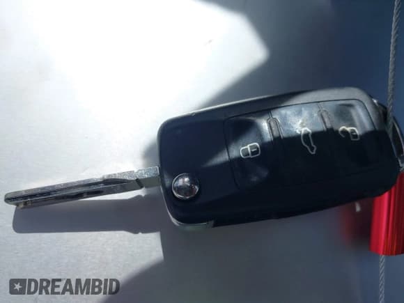 ✅ 2016 Volkswagen Passat SE • VIN: 1VWBT7A34GC060189 • Lot: 42055787. Listed on IAAI with 83,669 mi. Free auction sales archive from the USA and detailed vehicle history report at DreamBid. Image 11.